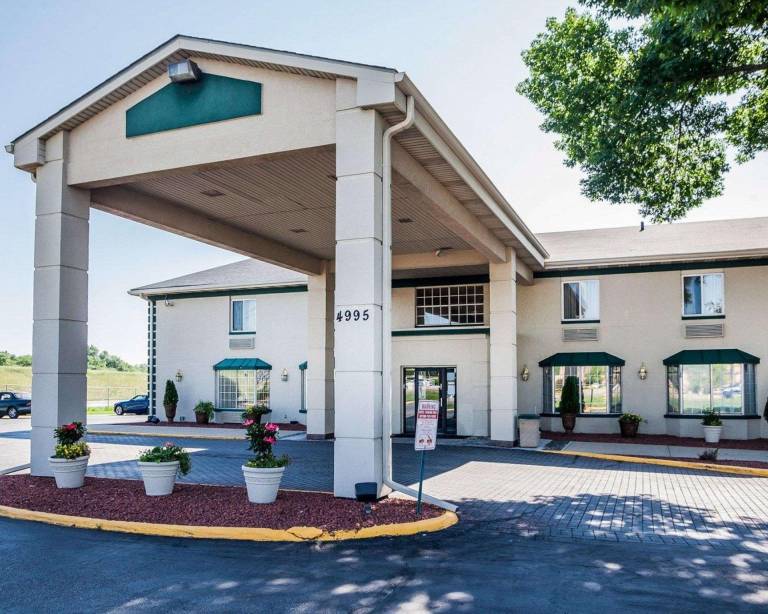 Quality Inn & Suites Des Moines - Merle Hay Road in Urbandale, IA