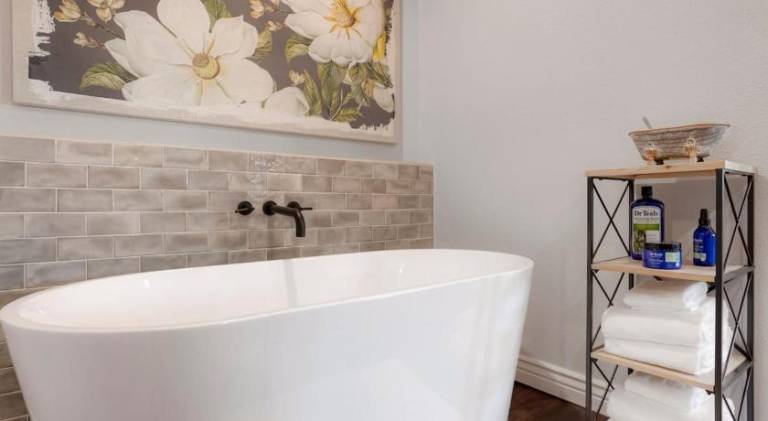 Vacation home with jacuzzi — photo 3