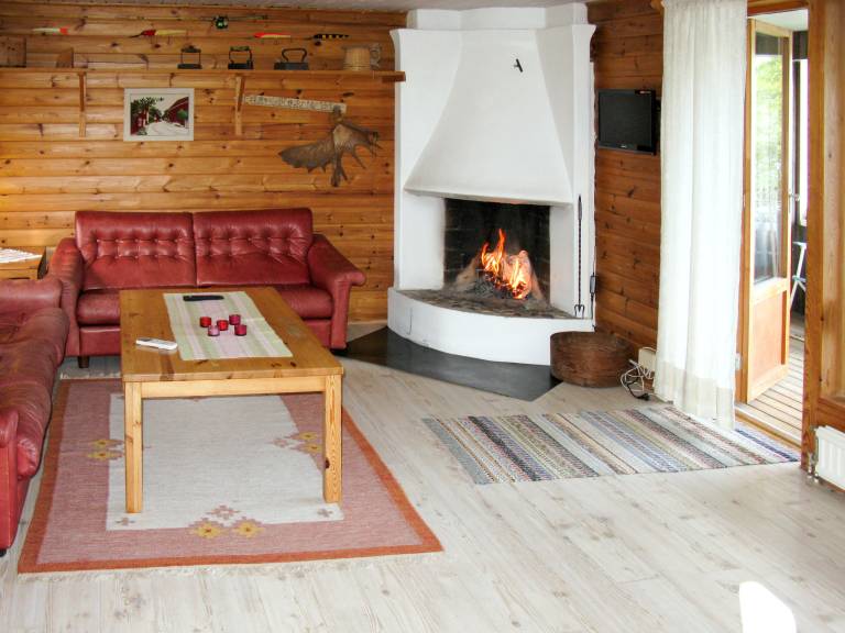 Vacation home with sauna, yard & patio | Lake view — photo 2