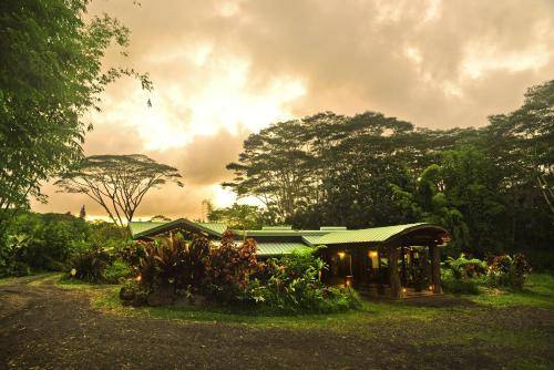 Farmhouse  Leilani Estates