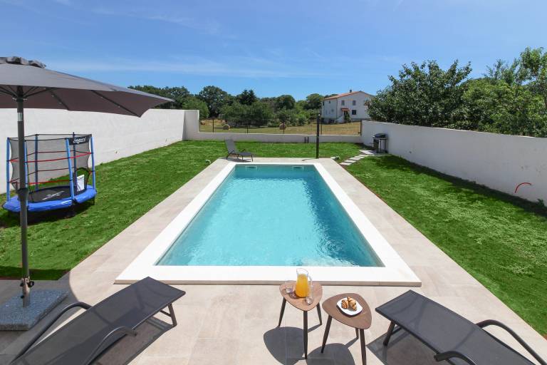 Fully equipped villa with terrace, pool & BBQ | Pets are welcome — photo 2