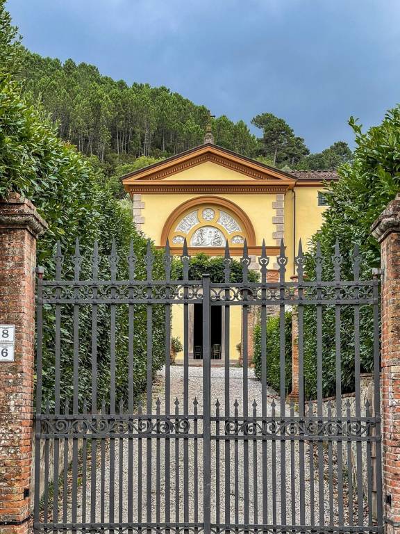 Villa with garden, terrace & private pool — photo 3