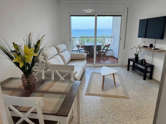 Apartment with yard & patio | Sea view — photo 2
