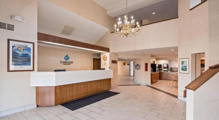Charlevoix Inn & Suites SureStay Collection by Best Western — photo 4