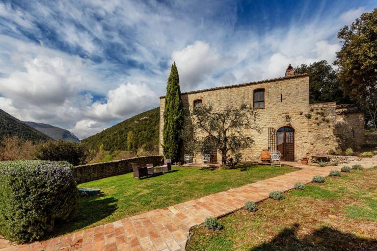 Spacious serviced apartment with pool, jacuzzi & grill | Pets allowed in Umbertide
