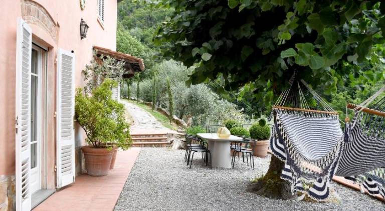 Fully equipped charming villa with jacuzzi, garden & terrace | Suitable for remote work | Pets allowed — photo 3