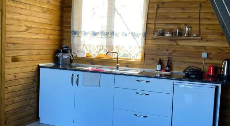 Chalet with grill, patio & yard — photo 4