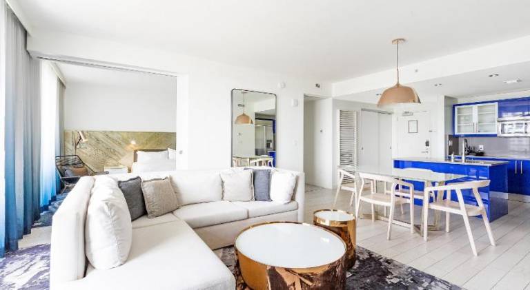 Apartment with pool & hot tub in Fort Lauderdale, FL
