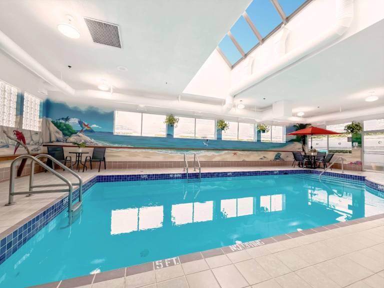 Coast Abbotsford Hotel & Suites — photo 2