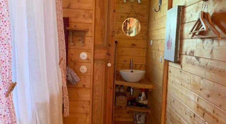 Tent with jacuzzi — photo 4