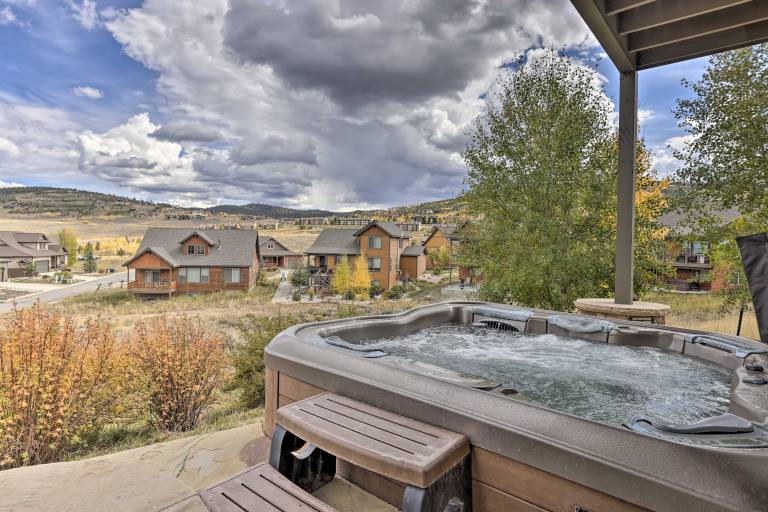 Granby Home w Hot Tub Ski Golf & Pool Access