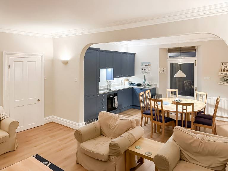 Cottage with grill & garden in Tenby