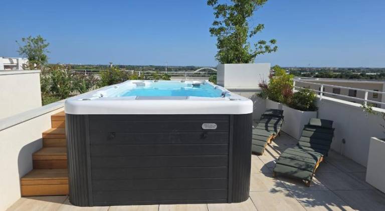 Lovely holiday apartment with hot tub & pool | Pets are welcome — photo 4