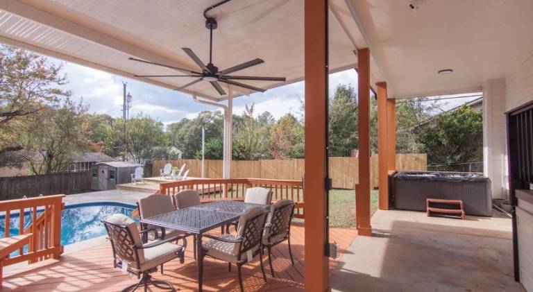 Vacation home with hot tub & pool — photo 4