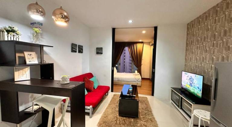 Apartment with sauna, jacuzzi & grill | Near Jalan Alor | Good for workation in Kuala Lumpur