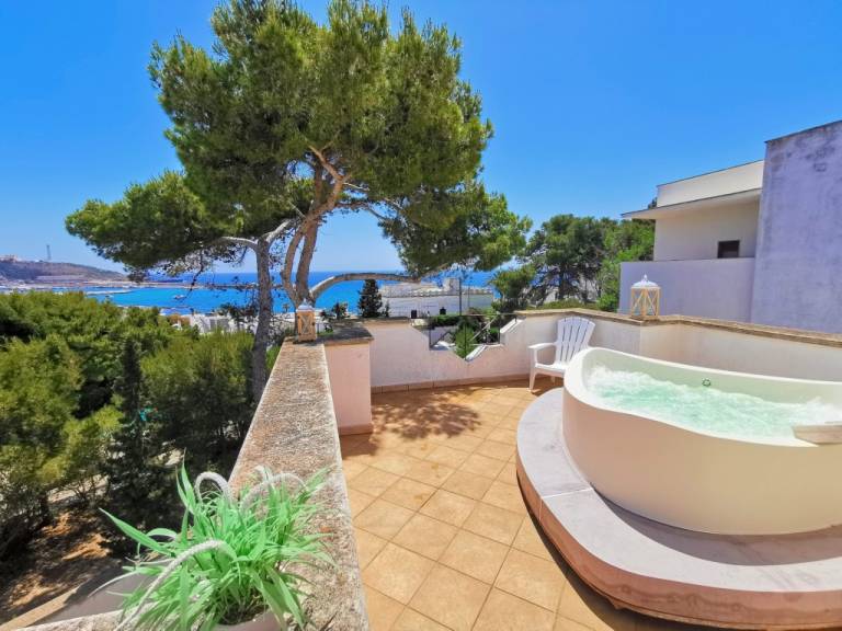 Villa with terrace, hot tub & grill | City view — photo 5