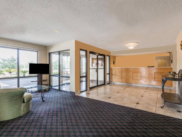 Super 8 By Wyndham Slidell — photo 3