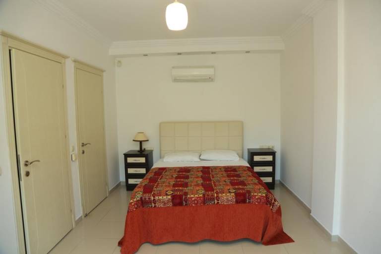Villa - Sleeps 10 - Parking - Private Pool — photo 2