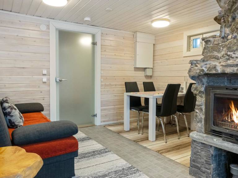 Beautiful vacation home with sauna & patio | Pet-friendly — photo 4