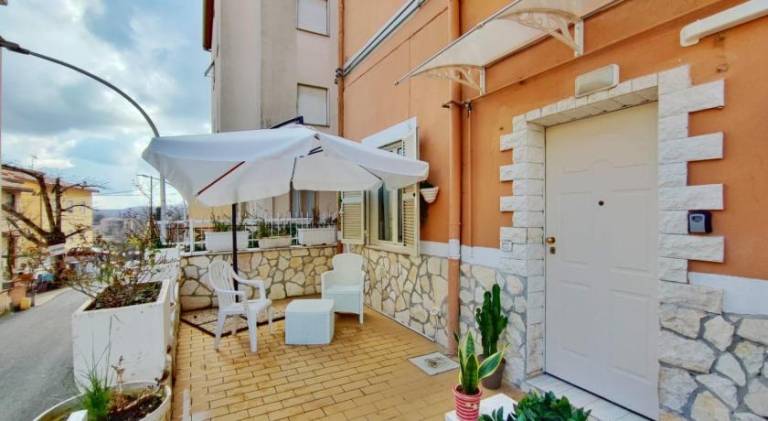 Apartment with garden & terrace — photo 4