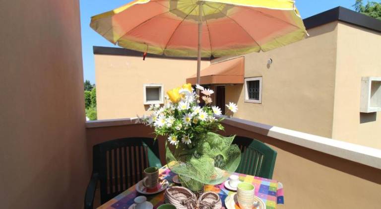 Apartment with pool — photo 5