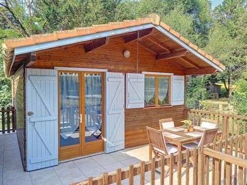 Chalet Condom