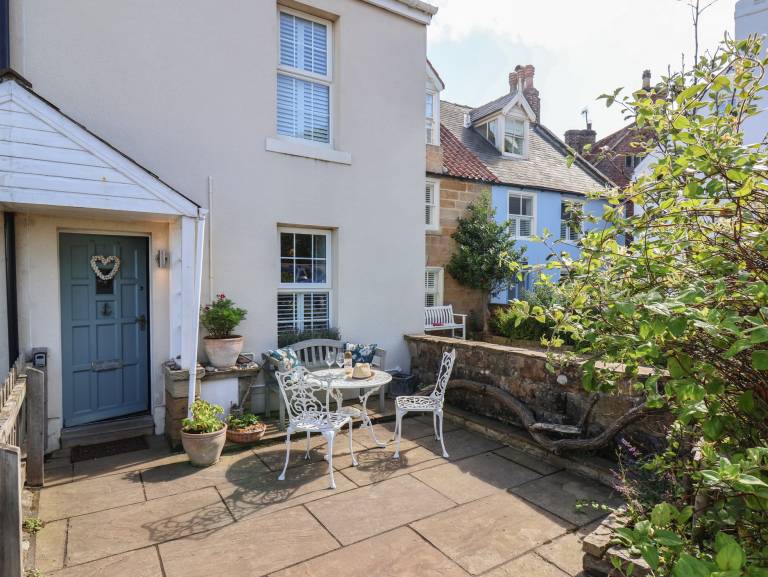 Cottage with garden | Beach view — photo 2