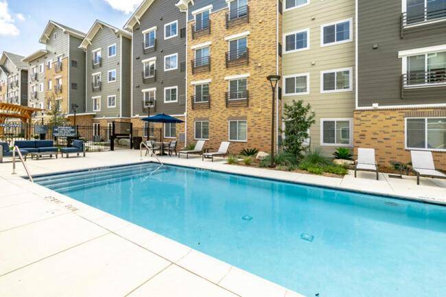 Simplicity At the Rim 1107 I Spacious 1 Bed 1 Bth — photo 3