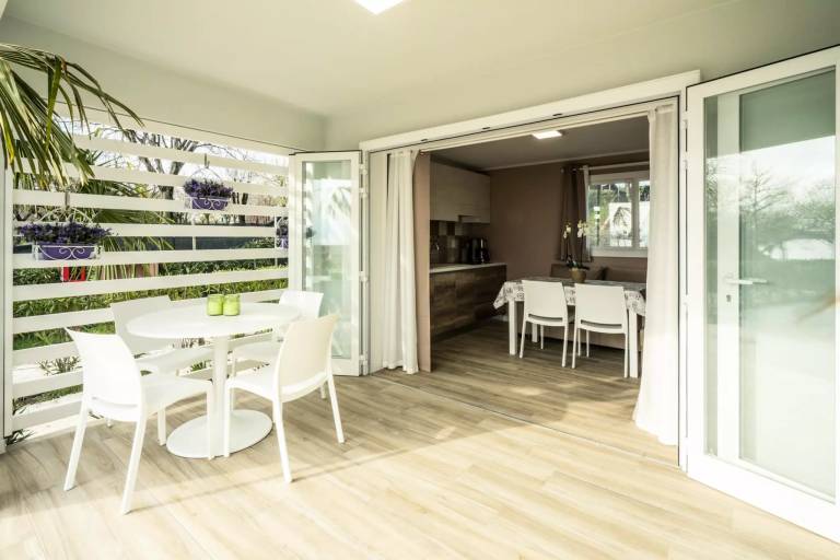 Mobile home with terrace — photo 3