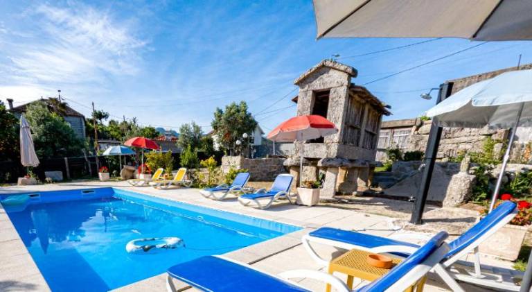 Vacation home with pool — photo 2
