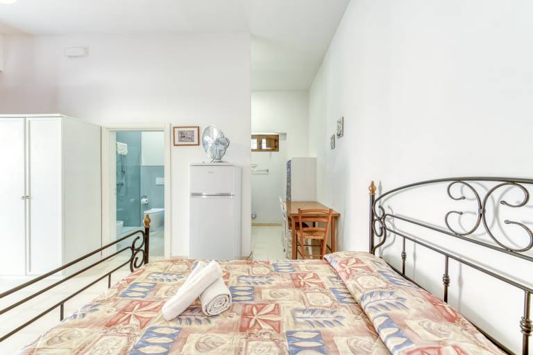 Apartment with barbeque, garden & patio | Garden view — photo 4