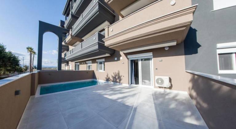Apartment with patio & pool — photo 3