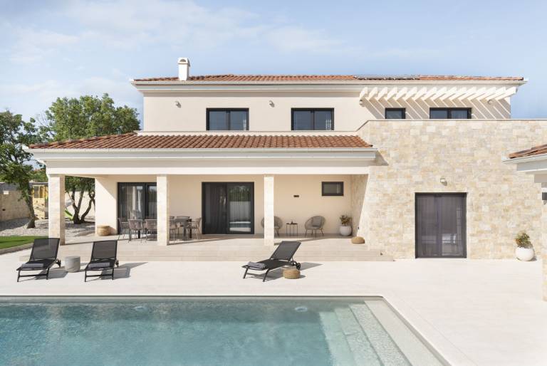 Villa with barbecue, terrace & yard in Zadar