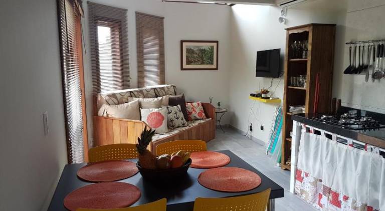 Beautiful vacation home with jacuzzi, pool & yard | Beach nearby | Perfect for remote work | Pets allowed — photo 4