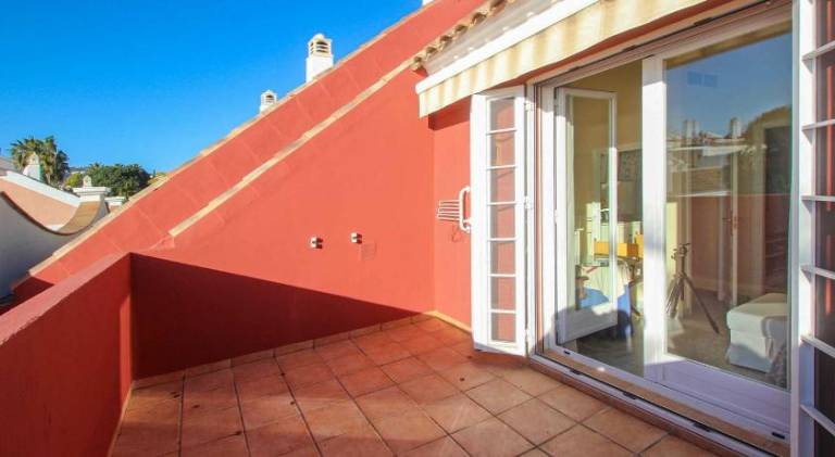 Rental apartment with private pool, yard & terrace — photo 4