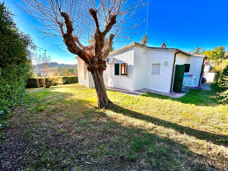 Villa with yard — photo 4