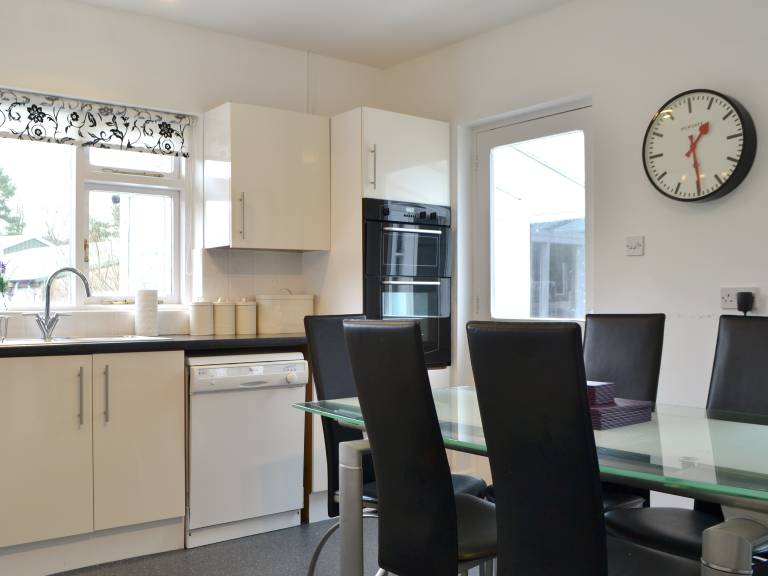 Family-friendly wonderful cottage with yard | River view | Dogs allowed — photo 5