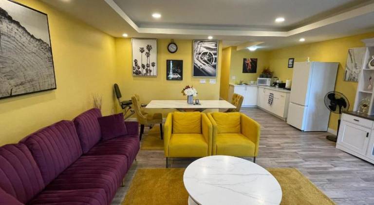 Apartment with yard & terrace — photo 4