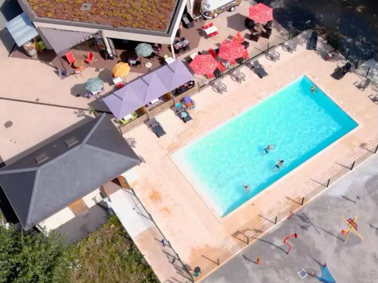 Charming mobile home with terrace & pool | Dogs allowed — photo 3