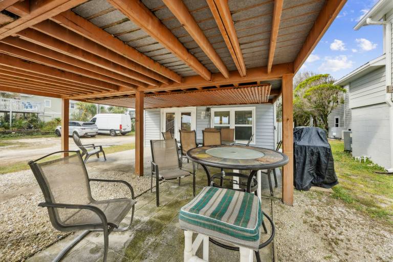 Spacious Beachfront Duplex - Dog Friendly - Downstairs 124 S Fletcher — photo 5