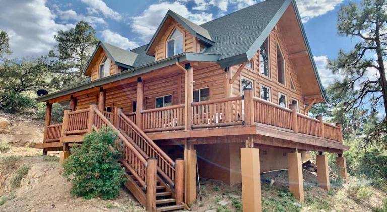 Hilltop Chalet- Stunning Views 3mi from downtown in Prescott, AZ
