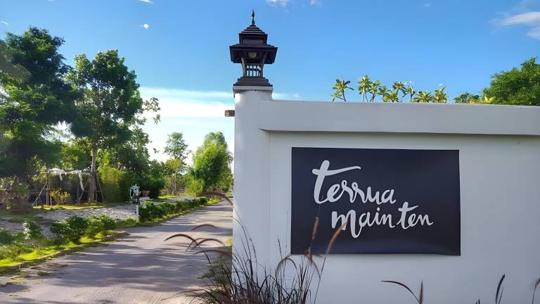 Terrua Main Ten Villa Garden in Suan Phueng