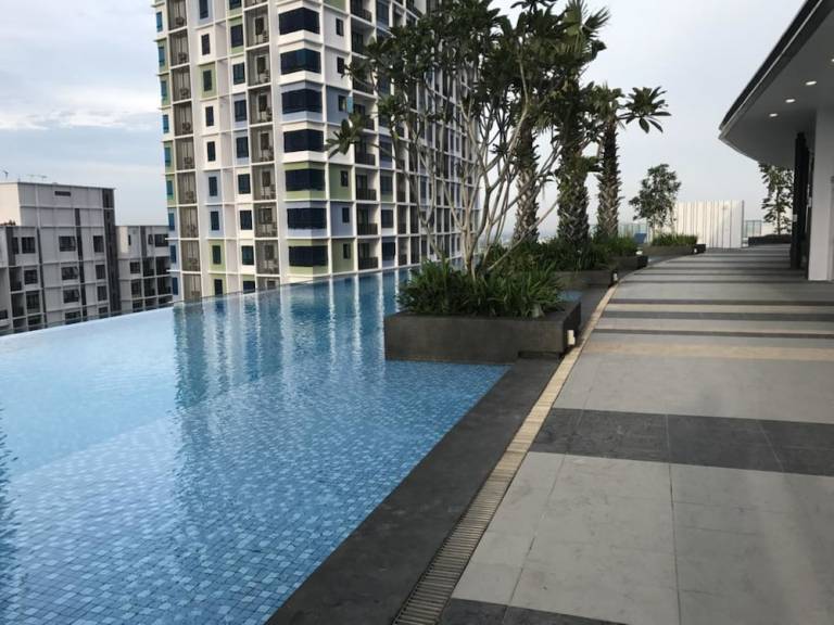 Condo  I-City