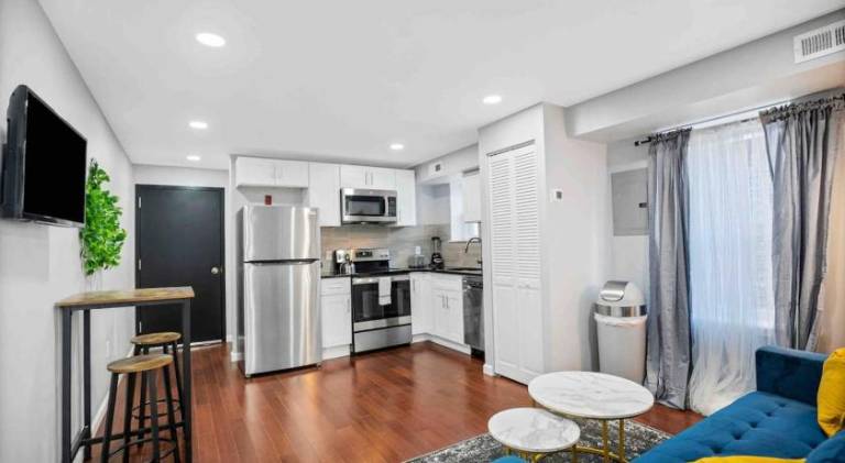 Modern and Stylish Center City 1BR - Perfect Location — photo 5