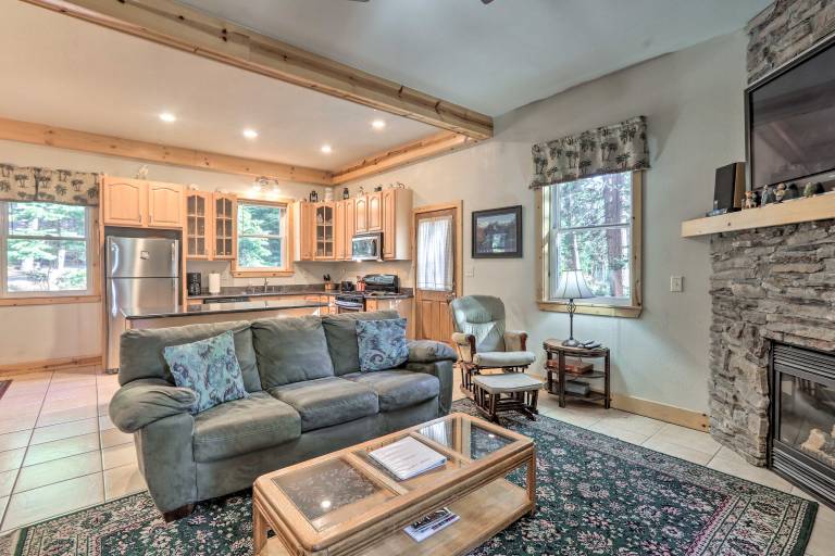 Carnelian Bay Home w/ Hot Tub Near Tahoe Skiing — photo 5