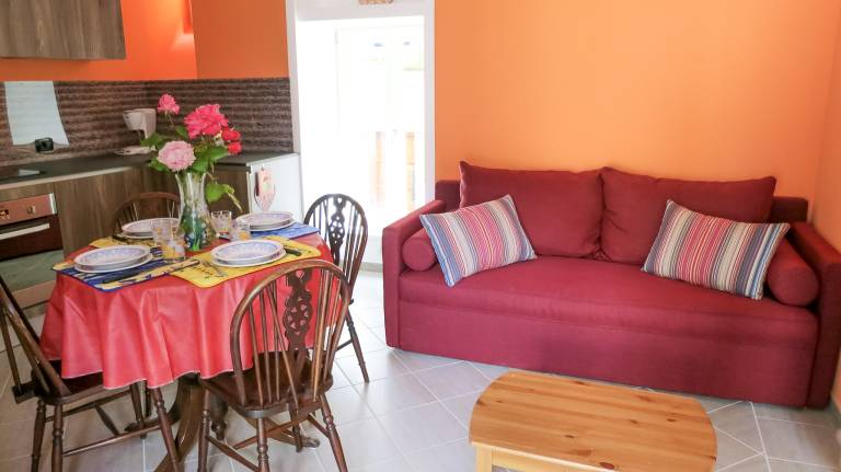 Charming apartment with yard, terrace & BBQ | Garden view | Beach nearby | Pets allowed — photo 3