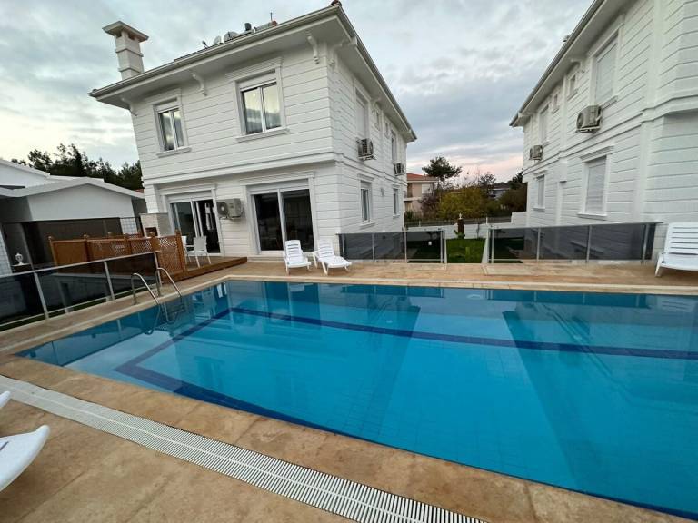 Villa with pool, yard & grill in Antalya