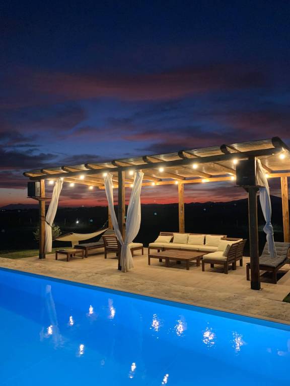 House with patio, private pool & yard — photo 5