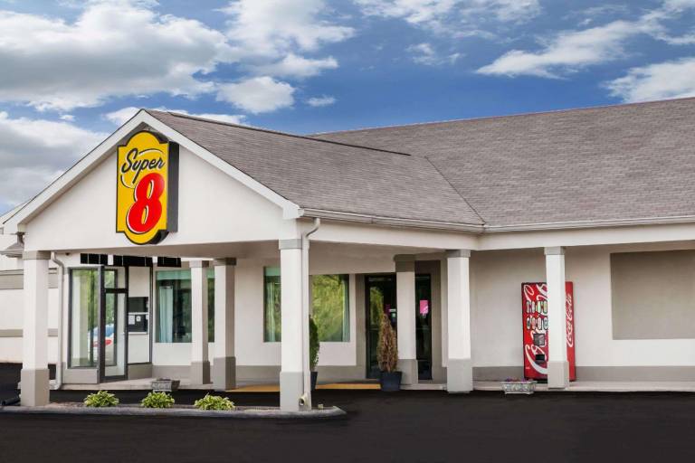 Super 8 By Wyndham Monteagle Tn in Monteagle, TN