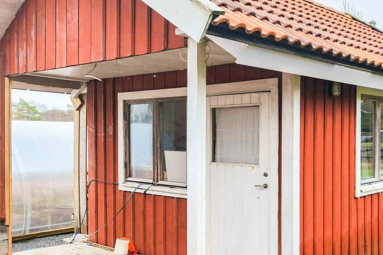 Fully equipped vacation home with patio & yard | Pet-friendly — photo 2